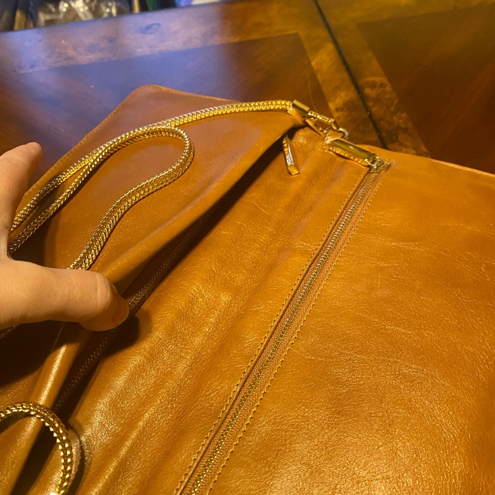 Tory Burch Tan Leather Crossbody Clutch with Gold Chain - Picture 5 of 11